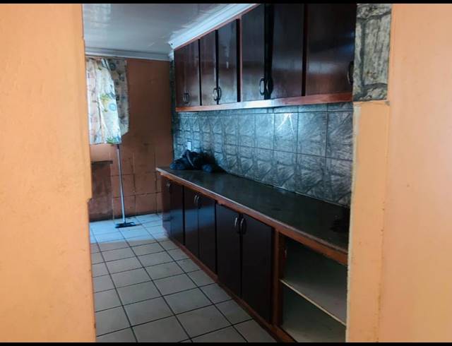 3 BEDROOM HOUSE FOR SALE IN HILLS VIEW